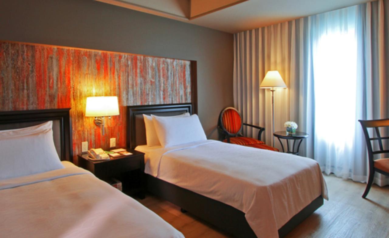 Hotel The Bellevue Manila Muntinlupa City Exterior foto