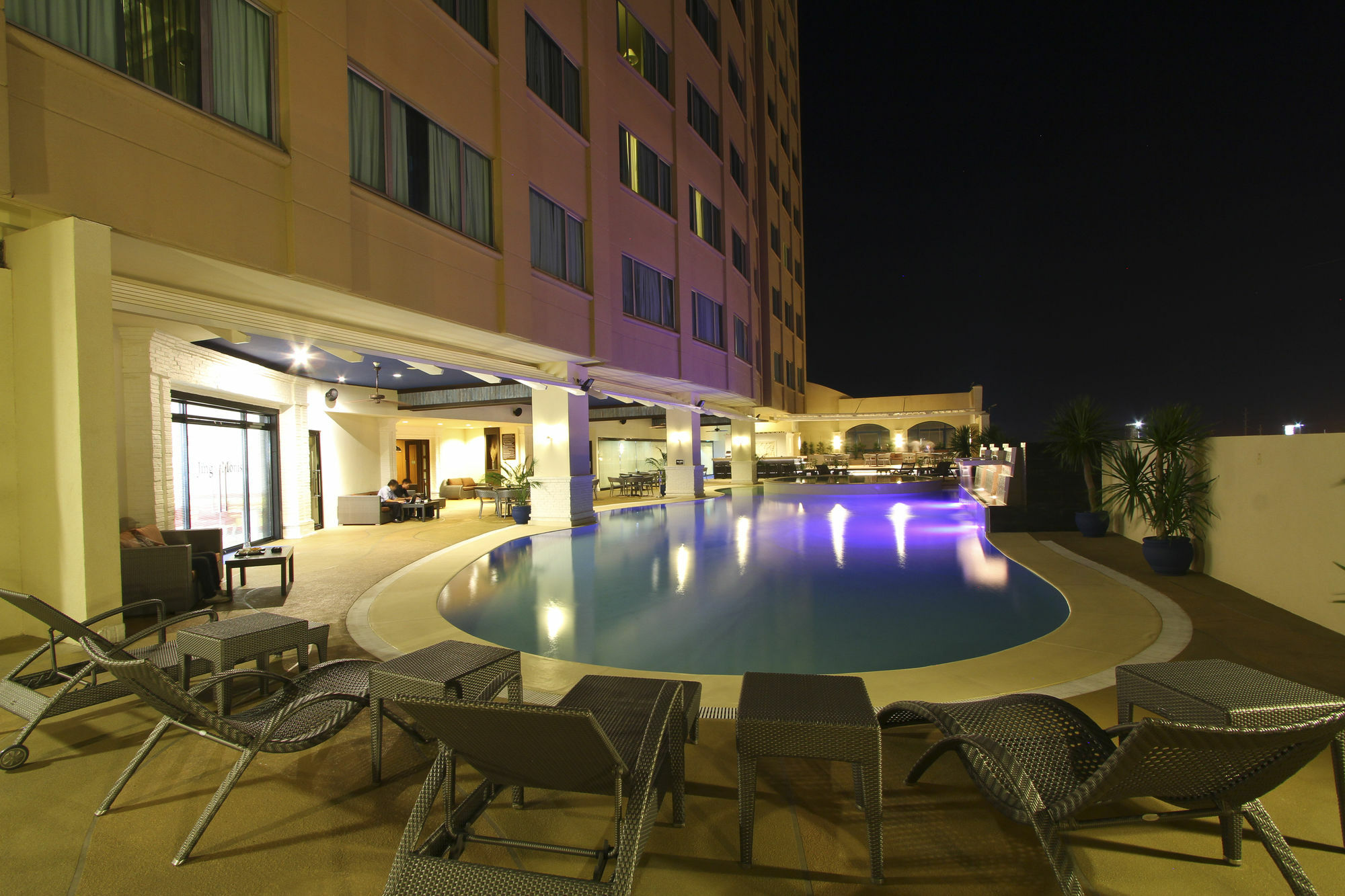 Hotel The Bellevue Manila Muntinlupa City Exterior foto